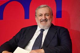 Emiliano esclude il ritorno in magistratura, «Non voglio creare imbarazzi». "Per Decaro ci sono"