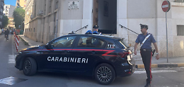 Si mette il cappio al collo, in extremis arrivano i carabinieri e lo salvano