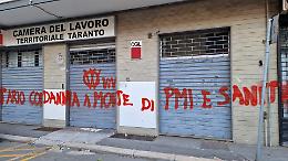 Scritte no vax contro la Cgil. Le foto e il video