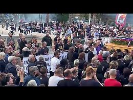 Addio Massimo, l'ultimo saluto dei tarantini al guerriero della salute. Il video e le foto
