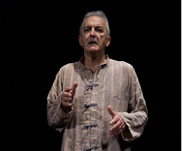 Giancarlo Luce in scena con "Diario di un pazzo"