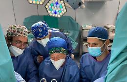 Una cisti ovarica stava complicando la gravidanza: donna operata con tecnica laparoscopica