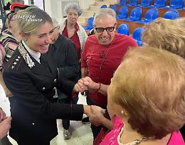 Truffe agli anziani: come evitarle