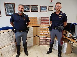 In auto con 6mila pacchetti di sigarette di contrabbando