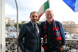 Su mister Campbell i primi dubbi della politica 