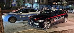 Un 18enne ubriaco semina il panico: almeno 10 auto distrutte