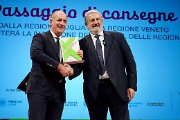 Festival delle Regioni a Bari, il passaggio di consegne tra Puglia e Veneto per l'edizione 2025