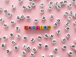 Imparare l’inglese a casa: quali sono i vantaggi per le famiglie