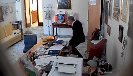 Furto in chiesa: il parroco diffonde il video e lancia un appello al ladro