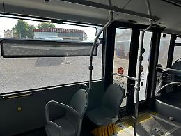 Accuse di molestie sull’autobus, scatta la rabbia sulla litoranea: autista aggredito e salvato dalla polizia