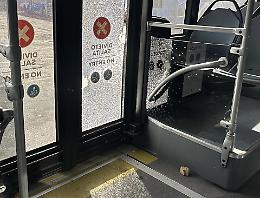 Halloween a Taranto, notte di terrore sui bus: 11 assalti anche con pietre e uova. Le foto