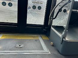 Troppi lanci di pietre: cambia il percorso degli autobus