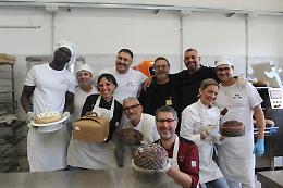 Un panettone artigianale al sapore di libertà. Le foto 