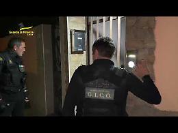 Operazione contro il narcotraffico a Lecce: 35 arresti. Anche un noto commercialista. Il video