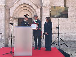 Barletta conferisce la cittadinanza onoraria ai Carabinieri