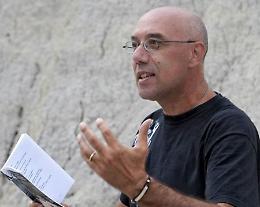 Il "poemusico" Vincenzo Mastropirro apre la rassegna poetica "Due Mari"
