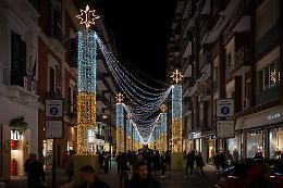 La magia del Natale prende forma nel cuore di Bari. Foto e video