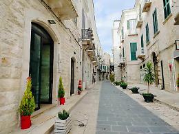 "Le Vie del Natale": Trani si accende di magia e tradizione in via Mario Pagano