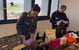 Louis Vuitton, Prada e Chanel rigorosamente falsi: 70mila capi sequestrati nel porto di Bari. Le foto