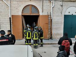 Cede un pavimento e una donna precipita nel portone: 5 indagati per crollo colposo
