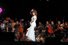 Fiorella Mannoia: doppia tappa pugliese per il suo tour live con orchestra