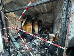 Il corpo senza vita di un 54enne rinvenuto in una villa avvolta dalle fiamme