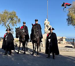 Anche i carabinieri a cavallo di Martina Franca vigilano sul Natale nella Bat