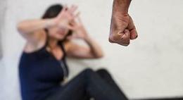 Maltrattamenti in famiglia, scatta l'arresto 