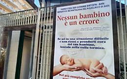 Neonato morto nella culla termica: il parroco si avvale della facoltà di non rispondere