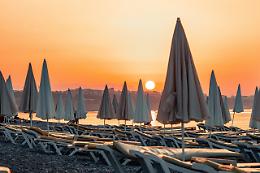 Spiagge, il caso Ginosa divide l'Italia
