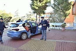 La Polizia di Stato porta la Befana in corsia: doni e sorrisi ai piccoli pazienti della Bat. Foto e Video