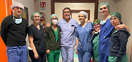 Impiantato un dispositivo rivoluzionario contro la degenerazione maculare al Policlinico di Bari