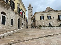 Dopo la Provincia a tre teste, ecco l'Archivio di Stato bicefalo. La Bat non finisce di stupire