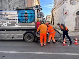 Via ai lavori di manutenzione straordinaria della rete fognaria a Loseto. Le foto