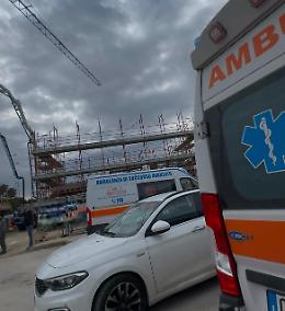 Niente da fare, è morto l'operaio che aveva avuto un malore sul lavoro. Fatale una emorragia cerebrale