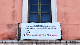Bari si illumina di blu per le vittime civili di guerra