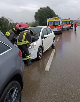 Scontro fra due auto sulla Statale 7 Ter: due feriti