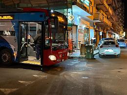 Caos traffico all'angolo tra via Leonida e via Virgilio: autobus bloccato per oltre mezz'ora