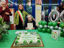 Andria festeggia nonna Antonia: 100 anni e una vita avventurosa segnata da Padre Pio