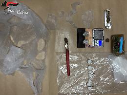 Droga in casa, arrestato 