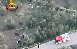 Auto si ribalta sulla complanare della SS 16 bis: 21enne in gravi condizioni