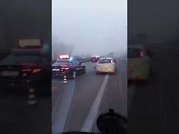 Taranto, auto si schianta contro il guardrail: una donna ferita. Foto e video