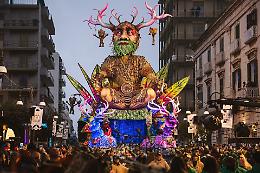 Carnevale di Putignano, oltre 17.000 presenze per il debutto. Tutte le foto