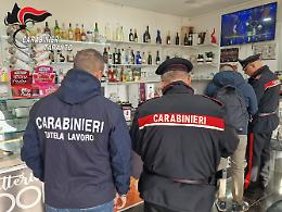 Droga, armi e lavoro nero, raffica di denunce