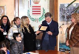 Gli alunni della Pietro Mennea a colazione con il sindaco di Barletta. Le foto