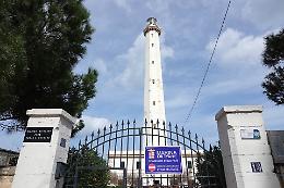 I fari pugliesi tornano a nuova vita: inaugurato il Museo del faro e della radio a Bari. Le foto