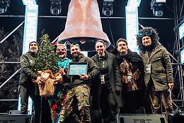 Il Carnevale di Putignano celebra la pace: vince "Fiori nei Cannoni". Le foto