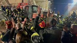 Crollo della palazzina, il sindaco propone una Medaglia d'oro ai Vigili del Fuoco - eroi
