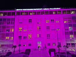 L’Istituto Tumori "Giovanni Paolo II" si illumina di rosa per la salute delle donne