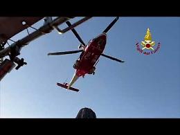 Tragedia in Laguna, barca contro un palo: muore una donna di Bari. Il video